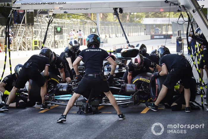 Valtteri Bottas, Mercedes W12 pit stop