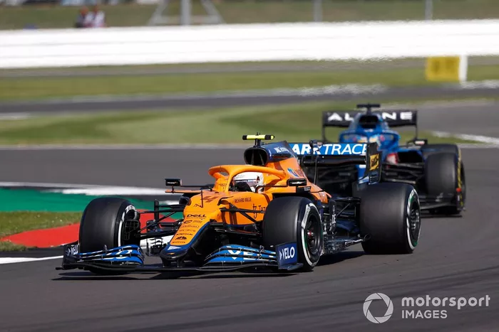 Lando Norris, McLaren MCL35M, Fernando Alonso, Alpine A521