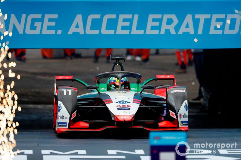 Ganador Lucas Di Grassi, Audi Sport ABT Schaeffler, Audi e-tron FE07 llega al podio