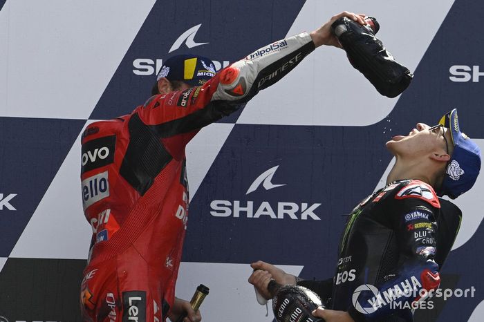 Podio: ganador de la carrera Jack Miller, Ducati y el tercer lugar Fabio Quartararo, Yamaha Factory Racing