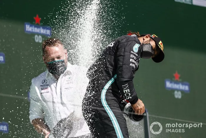 Podio: ganador de la carrera Lewis Hamilton, Mercedes