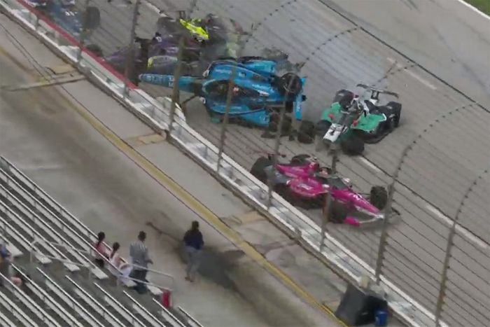 Choque al inicio de la carrera