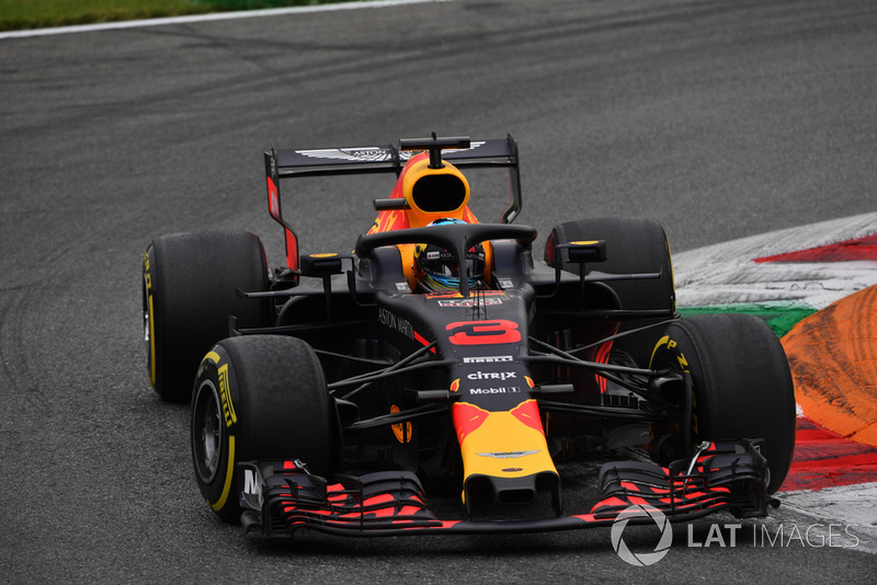 Ricciardo valt uit