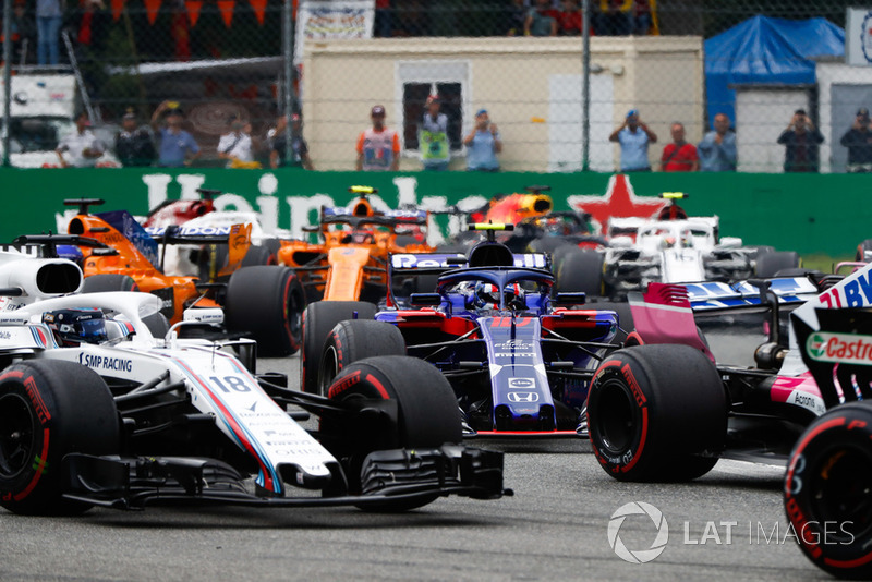 Lance Stroll, Williams FW41, Pierre Gasly, Toro Rosso STR13, Fernando Alonso, McLaren MCL33, y Stoffel Vandoorne, McLaren MCL33