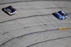 Kevin Harvick, Stewart-Haas Racing Chevrolet, Jimmie Johnson, Hendrick Motorsports Chevrolet