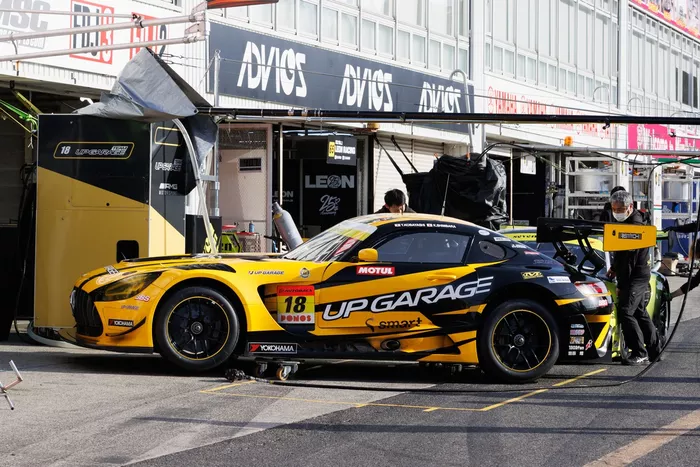 #18 UPGARAGE AMG GT3 