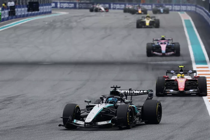 Lewis Hamilton, Ferrari, George Russell, Mercedes