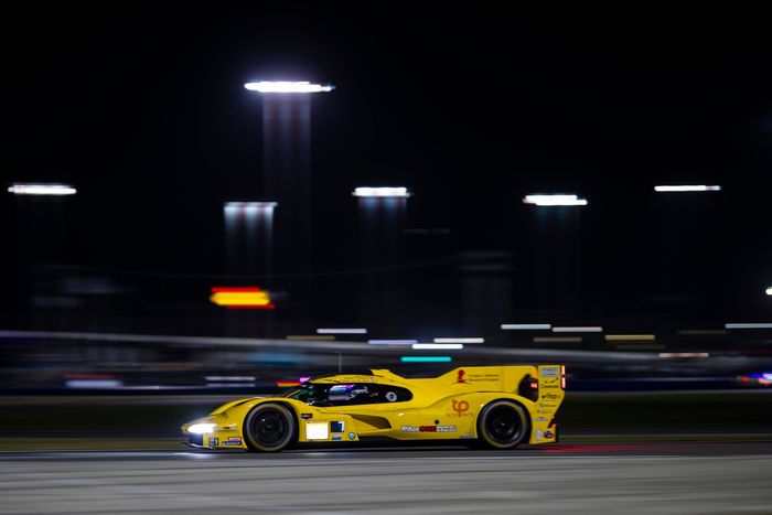 #85 JDC-Miller MotorSports Porsche 963: Tijmen van der Helm, Nico Pino, Kaylen Frederick
