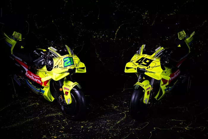 VR46カラーリング 