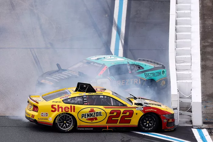 Joey Logano, Team Penske, Austin Dillon, Richard Childress Racing