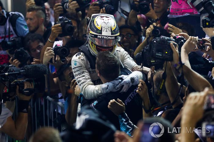 Ganador de la carrera Lewis Hamilton, Mercedes AMG F1