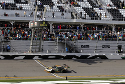 Checkered flag for #28 Alegra Motorsports Porsche 911 GT3 R: Daniel Morad, Jesse Lazare, Carlos de Quesada, Michael de Quesada, Michael Christensen