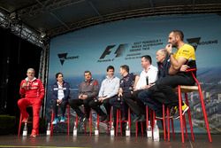 Maurizio Arrivabene, Ferrari, Monisha Kaltenborn, Sauber, Guenther Steiner, Haas F1 Team, Toto Wolff