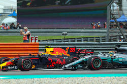 Lewis Hamilton, Mercedes-Benz F1 W08 and Max Verstappen, Red Bull Racing RB13 battle for position