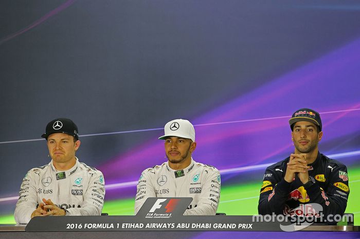 Conferencia de prensa: ganador de la pole Lewis Hamilton, Mercedes AMG F1, segundo lugar de Nico Rosberg, Mercedes AMG F1, tercer lugar Daniel Ricciardo, Red Bull Racing
