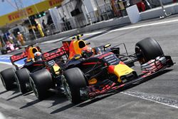 Max Verstappen, Red Bull Racing RB13, Daniel Ricciardo, Red Bull Racing RB13