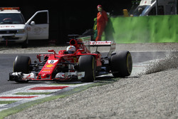 Sebastian Vettel, Ferrari SF70H, sort de la piste