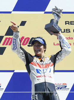 Nicky Hayden, Repsol Honda Team, fête sa victoire sur le podium