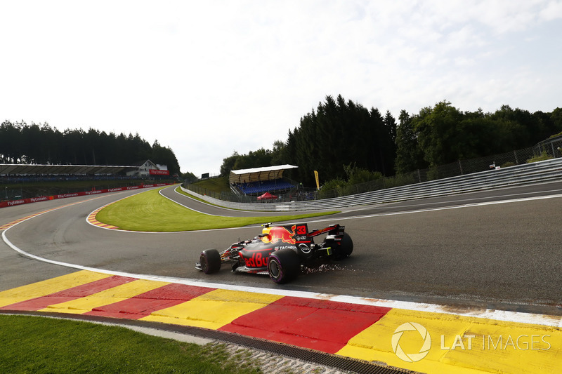 Max Verstappen, Red Bull Racing RB13, strikes up sparks