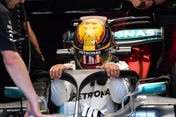 Lewis Hamilton, Mercedes-Benz F1 W08 with halo