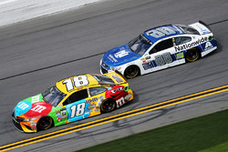 Kyle Busch, Joe Gibbs Racing, Toyota; Alex Bowman, Hendrick Motorsports, Chevrolet