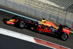 Тесты шин Pirelli 2017 года: Даниэль Риккардо, Red Bull Racing