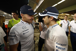 Valtteri Bottas, Williams, and the team say a fond goodbye to Felipe Massa, Williams, after his fina