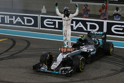 Second placed Nico Rosberg, Mercedes AMG F1 W07 Hybrid celebrates his World Championship at the end of the race