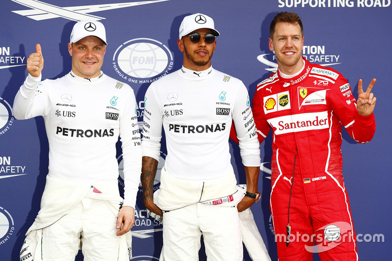 Pole: Lewis Hamilton, Mercedes AMG F1, segundo, Sebastian Vettel, Ferrari, tercero, Valtteri Bottas, Mercedes AMG F1