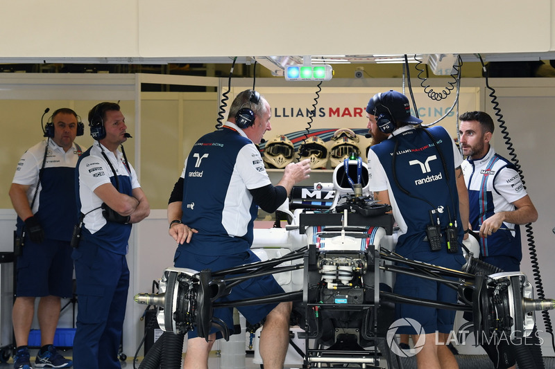 Williams FW40 in de garage