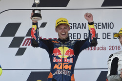 Podium: winnaar Brad Binder, Red Bull KTM Ajo