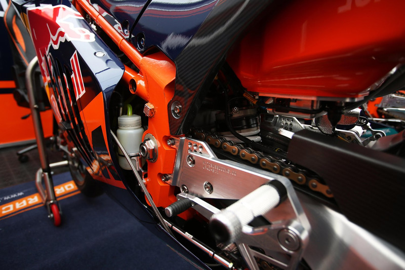 Detalle de LA moto KTM RC16