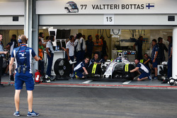 Valtteri Bottas, Williams FW38 in the pits