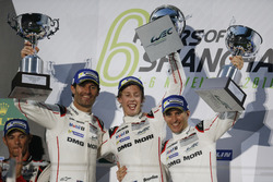 Podium: 1. #1 Porsche Team, Porsche 919 Hybrid: Timo Bernhard, Mark Webber, Brendon Hartley