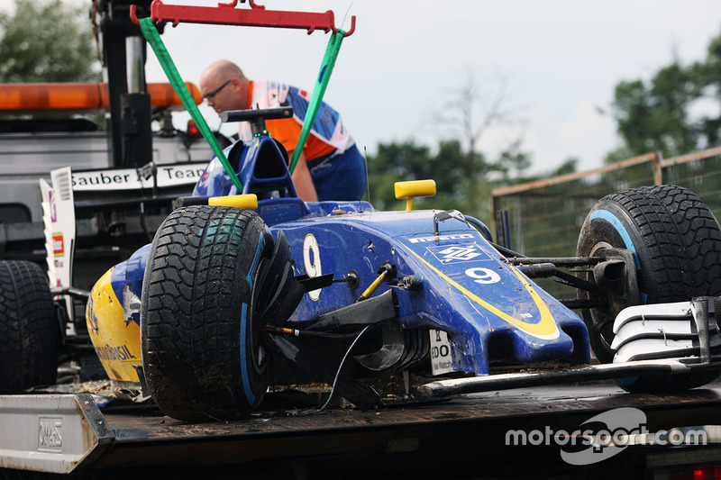 The damaged Sauber C35 of Marcus Ericsson, Sauber F1 Team is recovered back to the pits on the back of a truck during qualifying