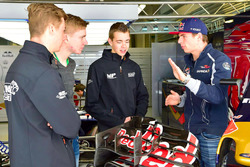 Talenten Richard Verschoor, Danny Kroes en Jarno Opmeer bezoeken Max Verstappen, Scuderia Toro Rosso, op Sochi