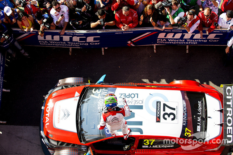 Winner José María López, Citroën World Touring Car Team, Citroën C-Elysée WTCC