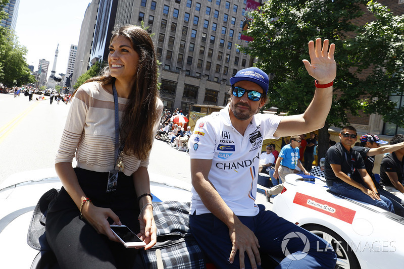 Fernando Alonso, Andretti Autosport Honda, con su novia, Linda Morselli