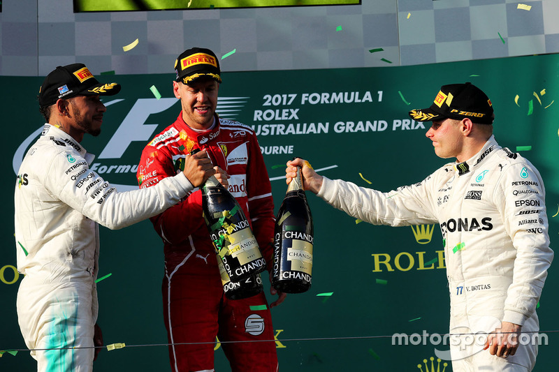 Podium: ganador, Sebastian Vettel, Ferrari, segundo, Lewis Hamilton, Mercedes AMG F1, tercero, Valtt