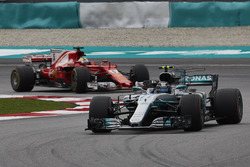 Valtteri Bottas, Mercedes AMG F1 W08, Sebastian Vettel, Ferrari SF70H