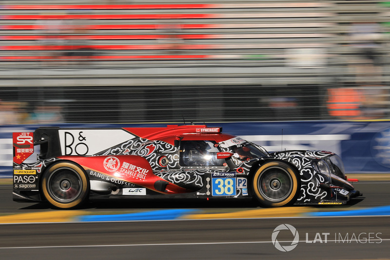 Jam ke-20: Mobil LMP2 Oreca #38 dari tim Jackie Chan DC Racing - Laurent/Tung/Jarvis pimpin balapan