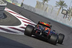 Daniel Ricciardo, Red Bull Racing, prova gli pneumatici Pirelli 2017