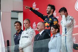 Pierre Wache, Red Bull Racing, Valtteri Bottas, Mercedes AMG F1, Daniel Ricciardo, Red Bull Racing y