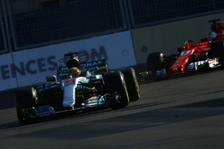 Льюіс Хемілтон, Mercedes AMG F1 W08, Себастьян Феттель, Ferrari SF70H