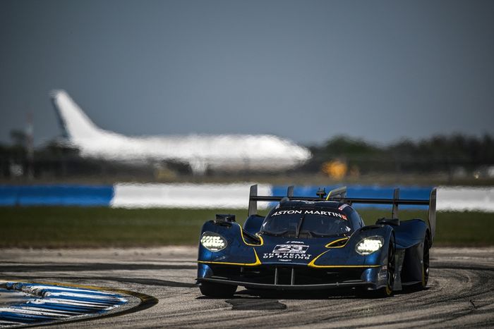 #23 ASTON MARTIN THOR Team Aston Martin Valkyrie: Ross Gunn, Roman De Angelis, Alex Riberas