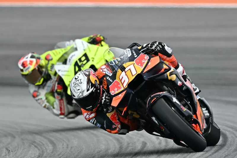 Pedro Acosta, Red Bull KTM Factory Racing, Fabio Di Giannantonio, VR46 Racing Team
