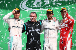 Podium : le vainqueur Lewis Hamilton, Mercedes AMG F1, le deuxième, Nico Rosberg, Mercedes AMG F1, le troisième, Sebastian Vettel, Ferrari