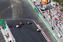 Валттери Боттас, Williams FW38, Макс Ферстаппен, Red Bull Racing RB12 и Льюис Хэмилтон, Mercedes AMG