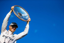 Podium : le vainqueur Nico Rosberg, Mercedes AMG F1 Team