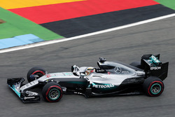 Lewis Hamilton, Mercedes AMG F1 W07 Hybrid